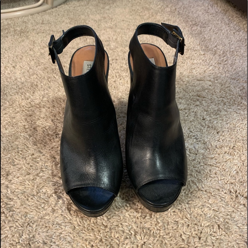 Black leather Steve Madden Heels